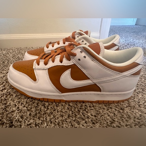 Nike Dunk Low, size 10, never been worn. - Picture 3 of 4